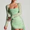 Vestido corto Marilla con cuello drapeado y adornos en color pistacho