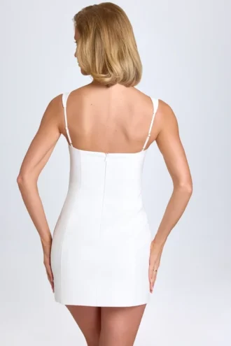 Vestido corto micro Amaria con escote corazón en blanco