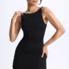 Vestido corto micro con fruncidos y corte en A de modal Ione en negro Vestido corto micro con fruncidos y corte en A de modal Ione en negro