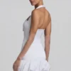 Vestido corto Millie con cuello halter, detalle de lazo y bajo abullonado en blanco Vestido corto Millie con cuello halter, detalle de lazo y bajo abullonado en blanco