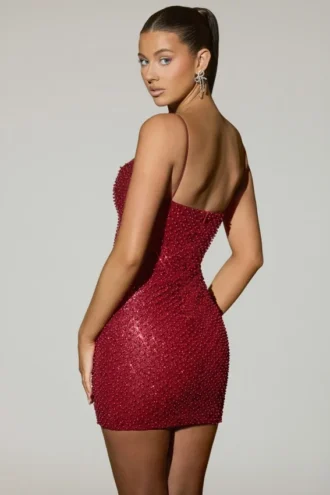 Vestido corto Mischa con escote corazón y adornos en rojo
