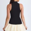 Vestido corto Nabila de cuello alto, cintura baja y bajo abullonado en negro Vestido corto Nabila de cuello alto, cintura baja y bajo abullonado en negro