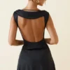 Vestido corto Nalini drapeado con espalda abierta y corte en A en negro Vestido corto Nalini drapeado con espalda abierta y corte en A en negro
