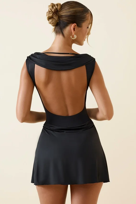 Vestido corto Nalini drapeado con espalda abierta y corte en A en negro Vestido corto Nalini drapeado con espalda abierta y corte en A en negro