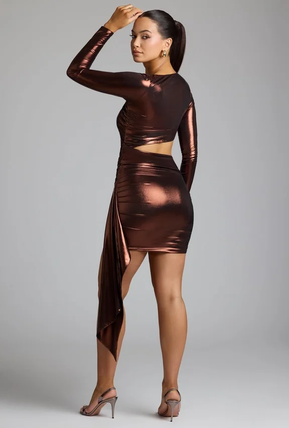 Vestido corto Nasira de jersey metalizado con aberturas en color bronce cobrizo Vestido corto Nasira de jersey metalizado con aberturas en color bronce cobrizo