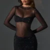 Vestido corto Noel de manga larga con cuello alto y adornos transparentes en negro Vestido corto Noel de manga larga con cuello alto y adornos transparentes en negro