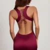 Vestido corto Orsola con cuello redondo y lazo en la espalda en rojo vino Vestido corto Orsola con cuello redondo y lazo en la espalda en rojo vino