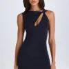 Vestido corto Parina con corte retorcido y aberturas en negro