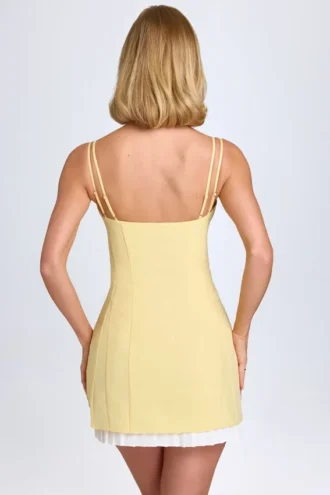 Vestido corto plisado con lazo Bronwyn en amarillo pastel