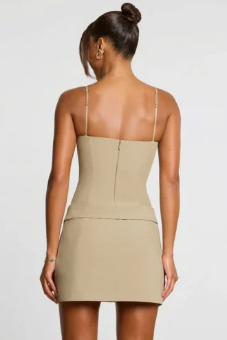 Vestido corto plisado cruzado de sarga tejida Bruna en color topo