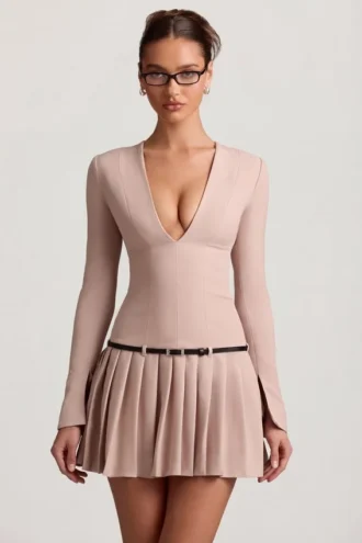 Vestido corto plisado de manga larga Fiorella en color champiñón