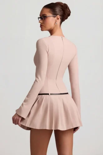 Vestido corto plisado de manga larga Fiorella en color champiñón