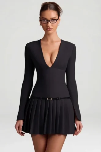 Vestido corto plisado de manga larga Fiorella en negro