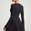 Vestido corto plisado de manga larga Fiorella en negro