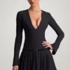 Vestido corto plisado de manga larga Fiorella en negro