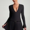 Vestido corto plisado de manga larga Fiorella en negro