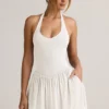 Vestido corto Reanna de modal con espalda descubierta y cuello halter en blanco