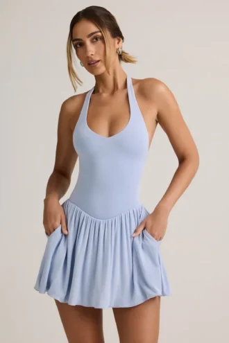 Vestido corto Reanna Modal sin espalda y con cuello halter en azul claro