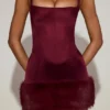 Vestido corto Rixelle de satén con cuello cuadrado y corsé de piel sintética en rojo vino