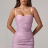 Vestido corto rosa con fruncidos y aberturas decoradas Neréa