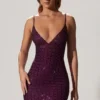Vestido corto semitransparente con escote pronunciado y adornos Ronja en morado oscuro