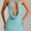 Vestido corto sin espalda con cuello vuelto y adornos Sylune en azul aguamarina