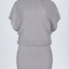 Vestido corto sin espalda con mangas de murciélago Amanita en plateado