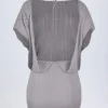 Vestido corto sin espalda con mangas de murciélago Amanita en plateado
