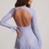 Vestido corto sin espalda de manga larga con adornos Dixie en azul