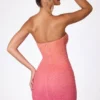 Vestido corto sin tirantes con adornos Basel en rojo y naranja degradado