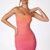 Vestido corto sin tirantes con adornos Basel en rojo y naranja degradado