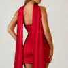 Vestido corto sin tirantes con corte en A y detalle de pañuelo Camila en rojo escarlata
