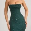 Vestido corto sin tirantes con cuello cowl y adornos de Basel en verde esmeralda