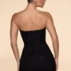 Vestido corto sin tirantes con cuello vuelto y adornos Basel en negro