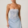 Vestido corto sin tirantes con drapeado y adornos Eden en azul cielo