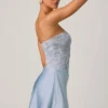 Vestido corto sin tirantes con drapeado y adornos Eden en azul cielo