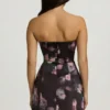 Vestido corto sin tirantes con estructura de tulipán Liliosa con estampado floral negro