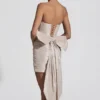 Vestido corto sin tirantes con lazo de satén Viviana en color marfil