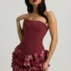 Vestido corto sin tirantes con volantes y corsé en capas «Juliet» con estampado floral granate