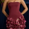 Vestido corto sin tirantes con volantes y corsé en capas «Juliet» con estampado floral granate