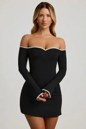 Vestido corto Stasia de modal con hombros descubiertos y corte en A en negro
