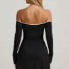 Vestido corto Stasia de modal con hombros descubiertos y corte en A en negro
