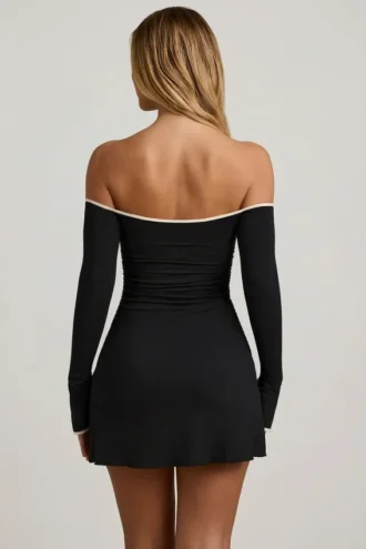 Vestido corto Stasia de modal con hombros descubiertos y corte en A en negro