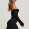 Vestido corto Stasia de modal con hombros descubiertos y corte en A en negro