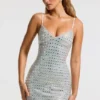 Vestido corto Svana con cuello en V y corte en A adornado en color plateado