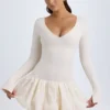Vestido corto Tallou de modal con cintura baja y bajo abullonado en color marfil