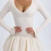Vestido corto Tallou de modal con cintura baja y bajo abullonado en color marfil
