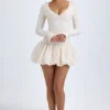 Vestido corto Tallou de modal con cintura baja y bajo abullonado en color marfil