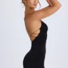 Vestido corto Tesni con cuello halter y tirantes en negro