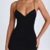 Vestido corto Tesni con cuello halter y tirantes en negro
